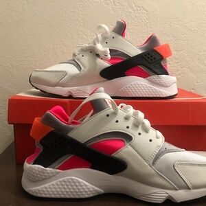NIB Nike Air Huarache Sneakers